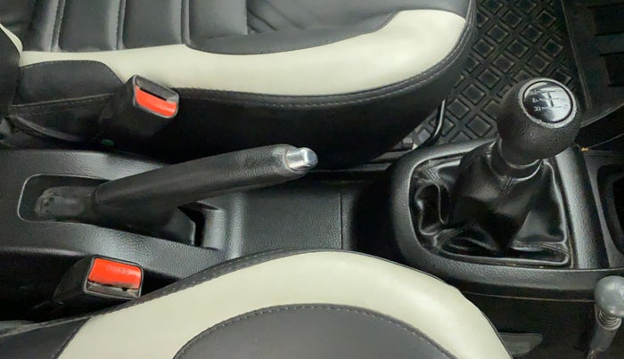 2016 Maruti Swift ZXI, Petrol, Manual, 68,781 km, Gear Lever