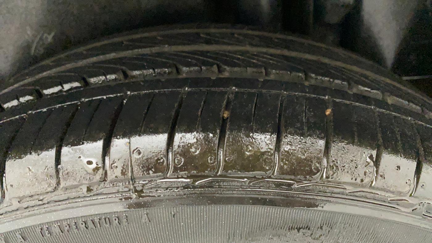 2016 Maruti Swift ZXI, Petrol, Manual, 68,781 km, Left Rear Tyre Tread