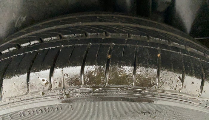 2016 Maruti Swift ZXI, Petrol, Manual, 68,781 km, Left Rear Tyre Tread