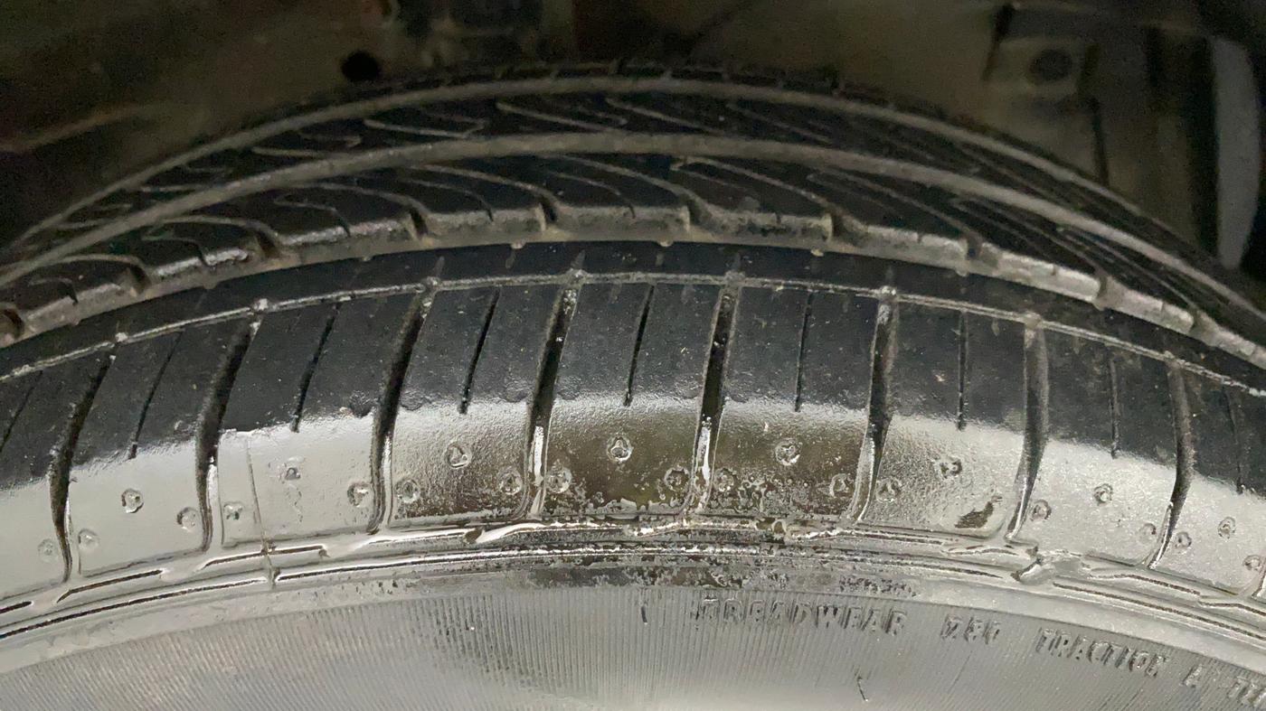 2016 Maruti Swift ZXI, Petrol, Manual, 68,781 km, Right Front Tyre Tread