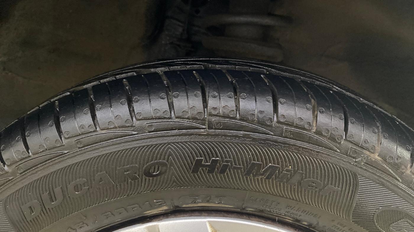 2013 Maruti Alto 800 LXI, Petrol, Manual, 65,154 km, Right Front Tyre Tread