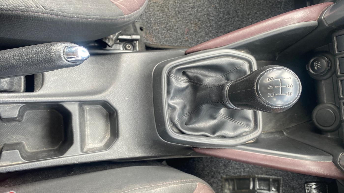 2023 Maruti Grand Vitara SIGMA SMART HYBRID, Petrol, Manual, 55,051 km, Gear Lever