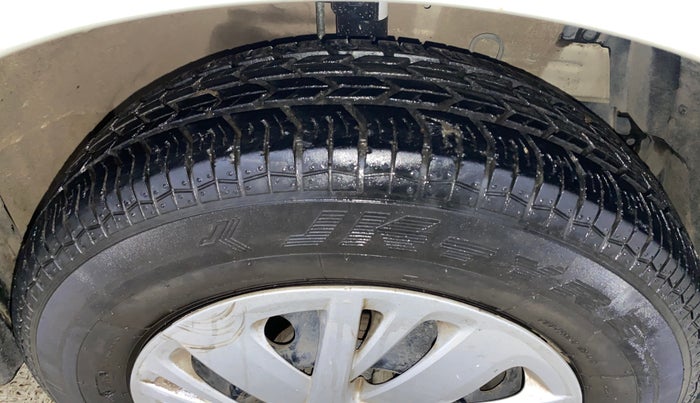 2015 Maruti Swift VXI, Petrol, Manual, 23,010 km, Right Front Tyre Tread