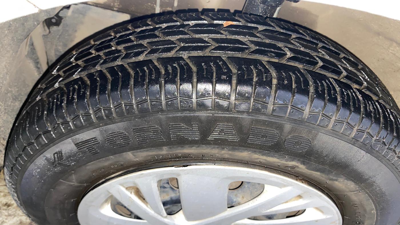 2015 Maruti Swift VXI, Petrol, Manual, 23,213 km, Left Front Tyre Tread