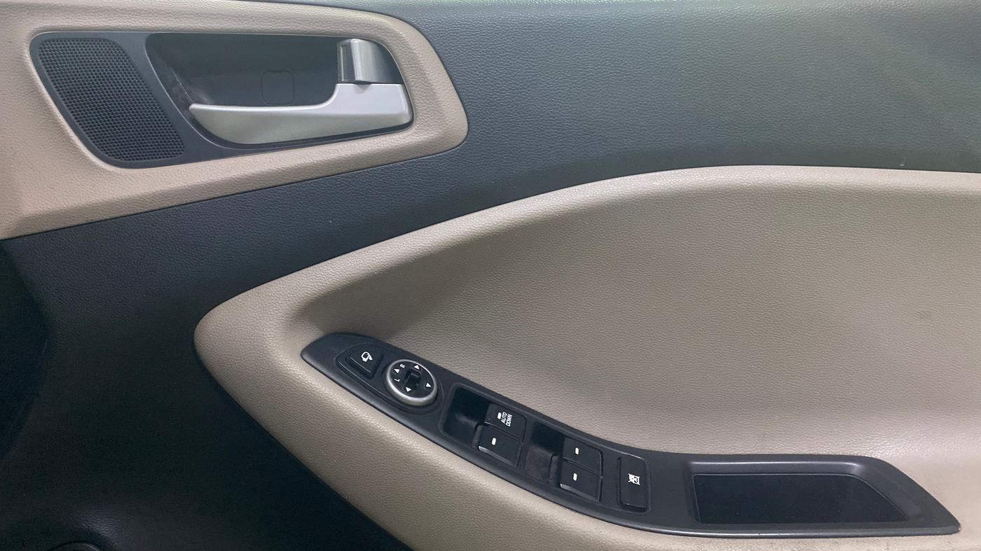 2019 Hyundai Elite i20 SPORTZ PLUS 1.2, Petrol, Manual, 39,692 km, Driver Side Door Panels Control