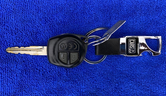 2017 Maruti Baleno DELTA 1.2 K12, Petrol, Manual, 67,701 km, Key Close Up