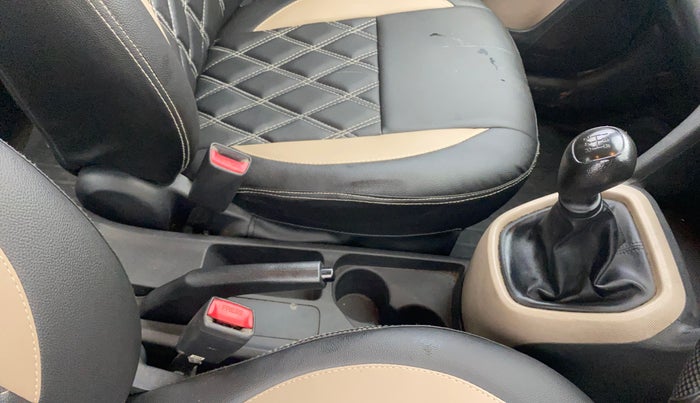 2017 Hyundai Xcent E+, Petrol, Manual, 1,03,048 km, Gear Lever