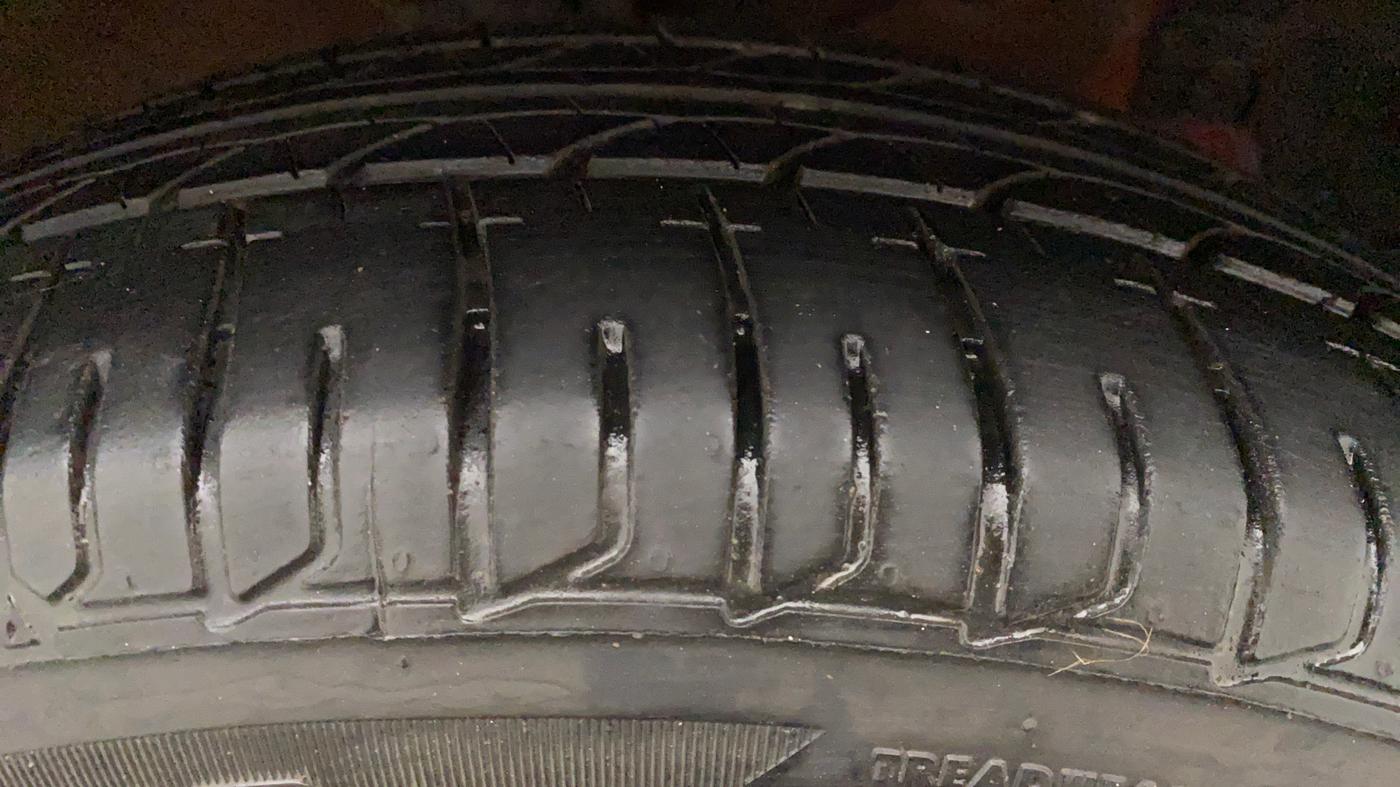 2015 Maruti Swift ZDI, Diesel, Manual, 56,308 km, Right Front Tyre Tread