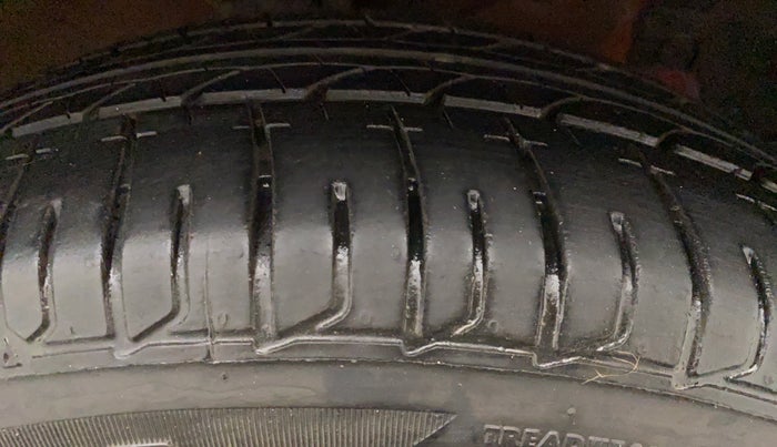 2015 Maruti Swift ZDI, Diesel, Manual, 56,308 km, Right Front Tyre Tread