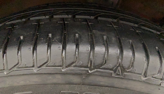 2015 Maruti Swift ZDI, Diesel, Manual, 56,308 km, Right Rear Tyre Tread