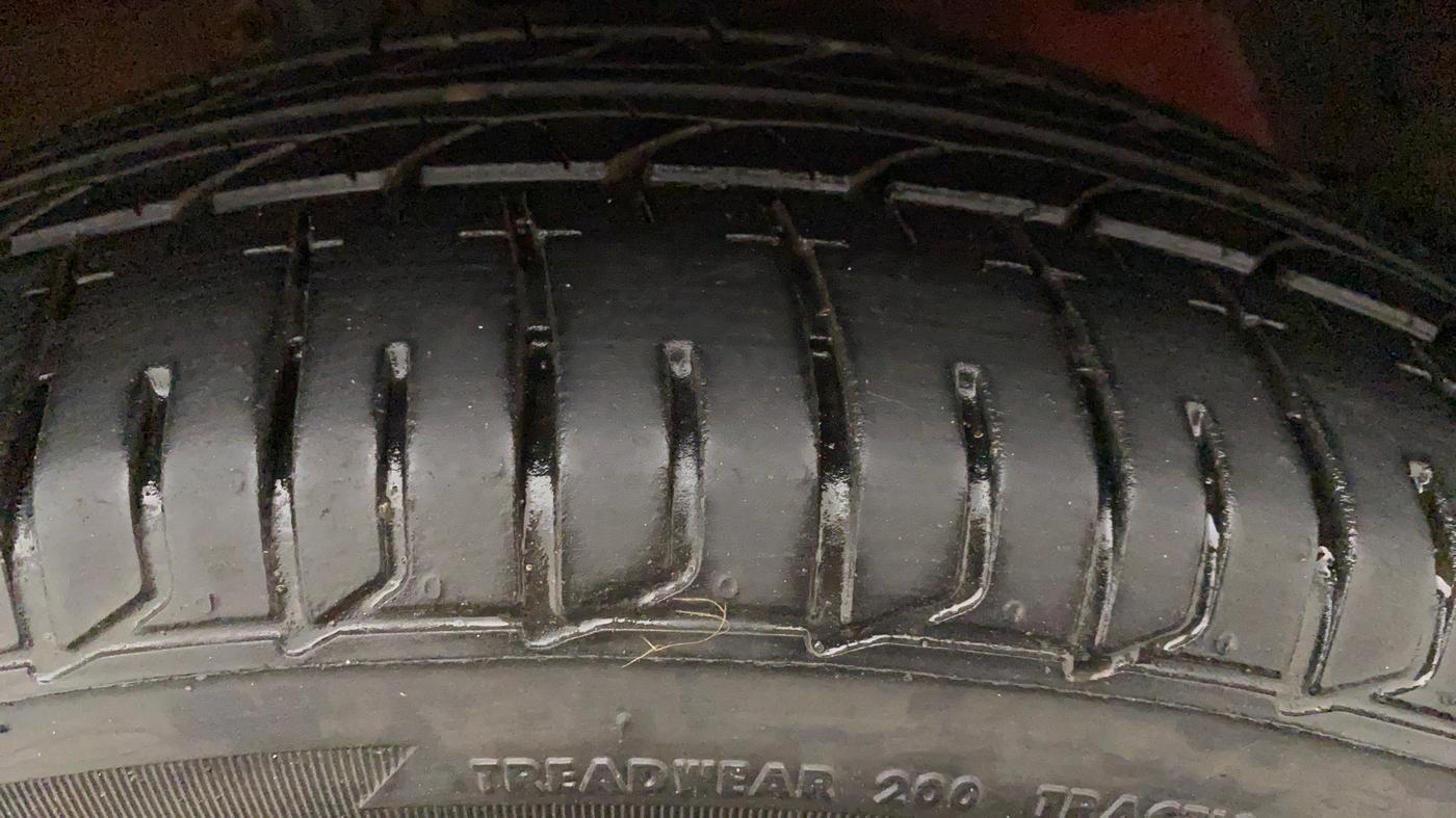 2015 Maruti Swift ZDI, Diesel, Manual, 56,308 km, Left Front Tyre Tread
