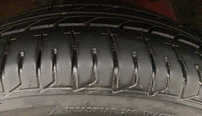 2015 Maruti Swift ZDI, Diesel, Manual, 56,308 km, Left Front Tyre Tread