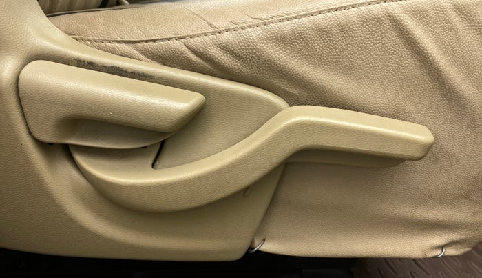 2014 Honda Mobilio 1.5 V I DTEC, Diesel, Manual, 97,609 km, Driver Side Adjustment Panel