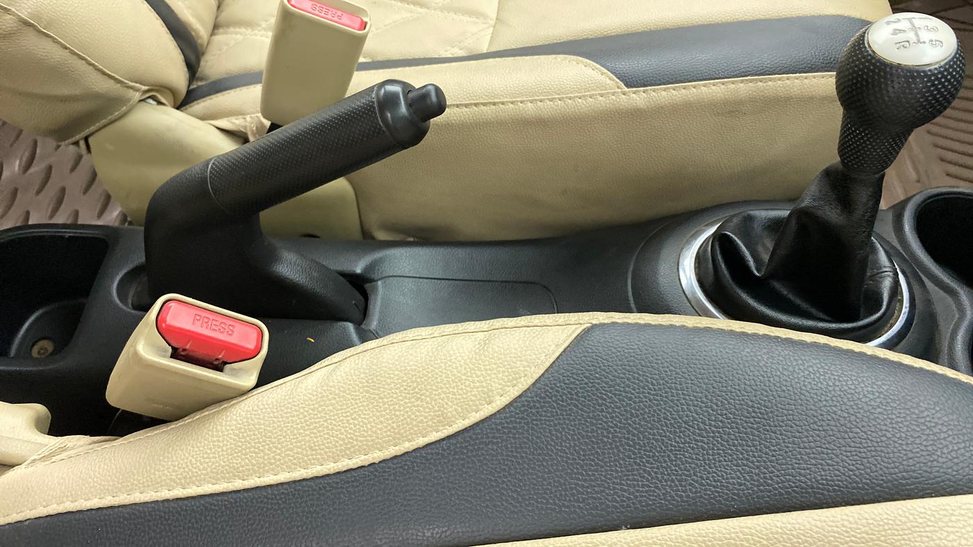 2014 Honda Mobilio 1.5 V I DTEC, Diesel, Manual, 97,609 km, Gear Lever