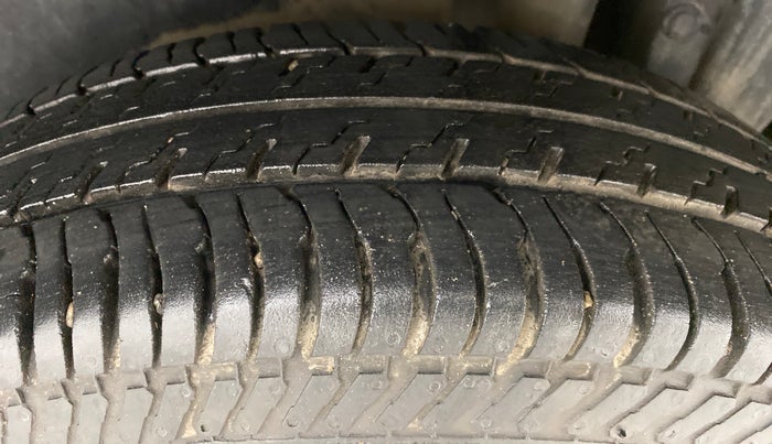 2017 Maruti Swift VXI OPT, Petrol, Manual, 29,644 km, Left Rear Tyre Tread