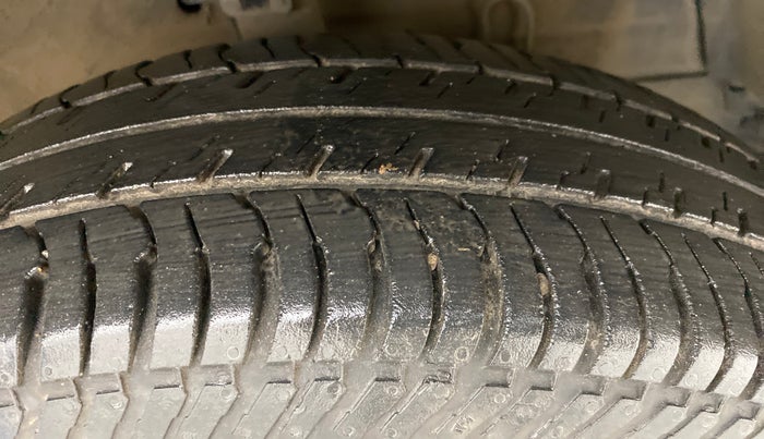 2017 Maruti Swift VXI OPT, Petrol, Manual, 29,644 km, Right Front Tyre Tread
