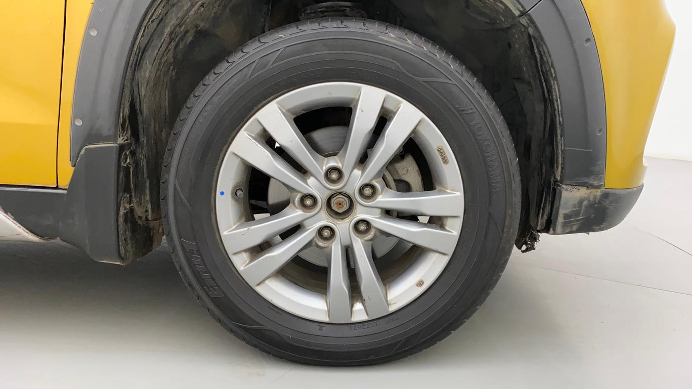2016 Maruti Vitara Brezza ZDI PLUS DUAL TONE, Diesel, Manual, 79,493 km, Right Front Wheel