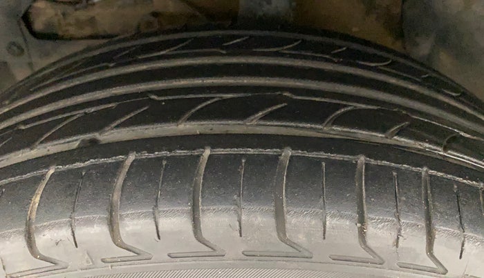 2016 Maruti Vitara Brezza ZDI PLUS DUAL TONE, Diesel, Manual, 79,493 km, Left Front Tyre Tread
