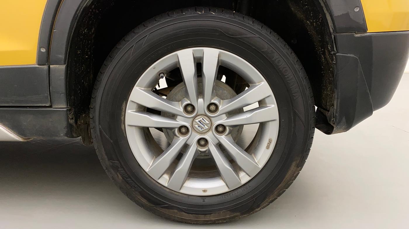 2016 Maruti Vitara Brezza ZDI PLUS DUAL TONE, Diesel, Manual, 79,493 km, Left Rear Wheel