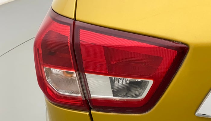 2016 Maruti Vitara Brezza ZDI PLUS DUAL TONE, Diesel, Manual, 79,493 km, Left tail light - Minor damage