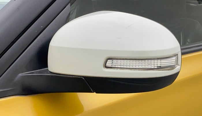 2016 Maruti Vitara Brezza ZDI PLUS DUAL TONE, Diesel, Manual, 79,493 km, Left rear-view mirror - Indicator light has minor damage