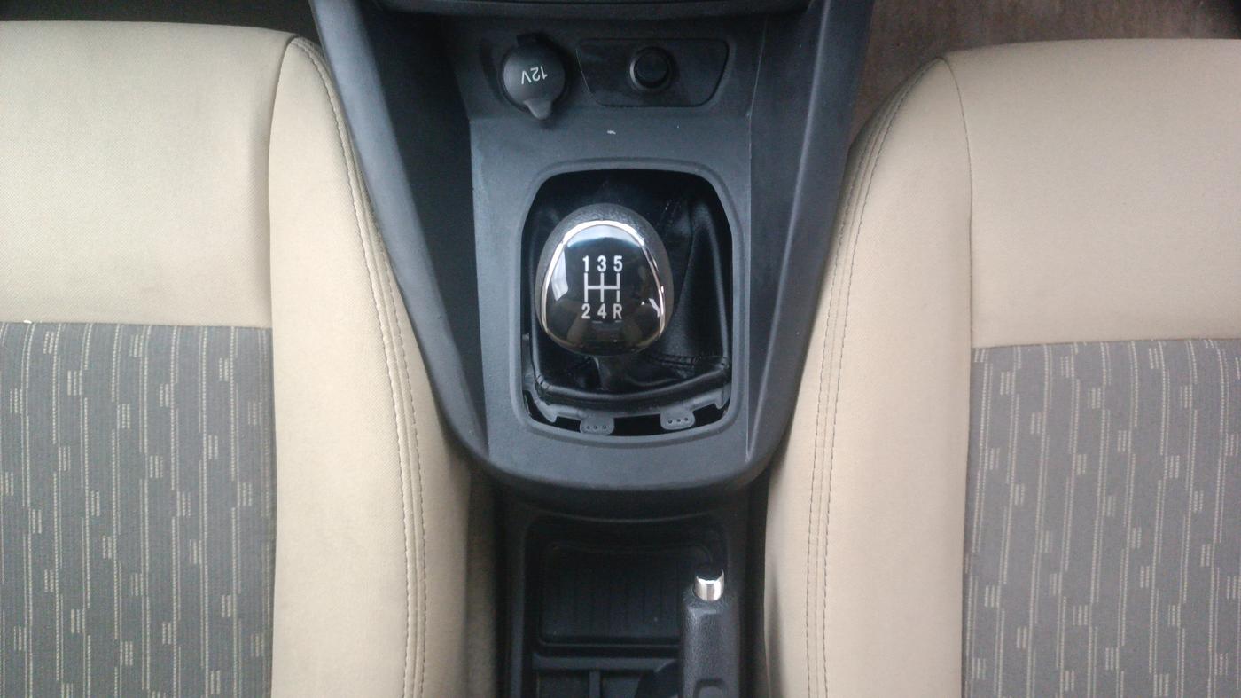 2015 Ford Figo Aspire TREND 1.2 PETROL, Petrol, Manual, 1,08,678 km, Gear Lever