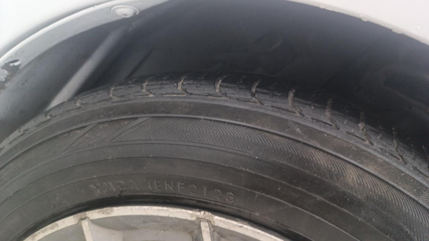 2015 Ford Figo Aspire TREND 1.2 PETROL, Petrol, Manual, 1,08,678 km, Right Front Tyre Tread