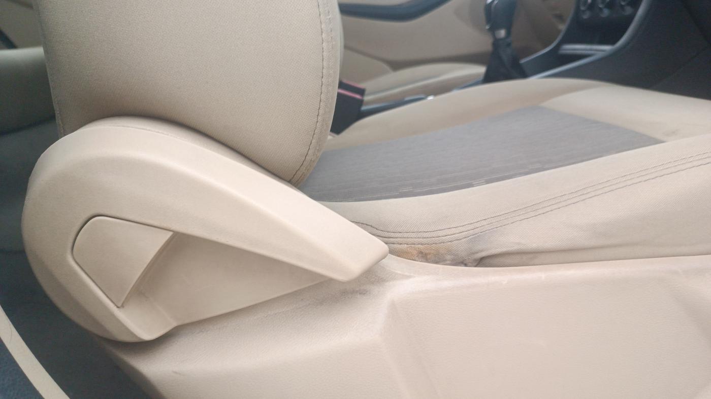 2015 Ford Figo Aspire TREND 1.2 PETROL, Petrol, Manual, 1,08,678 km, Driver Side Adjustment Panel
