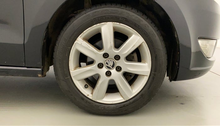 2014 Skoda Rapid AMBITION 1.6 TDI CR MT PLUS, Diesel, Manual, 68,670 km, Right Front Wheel