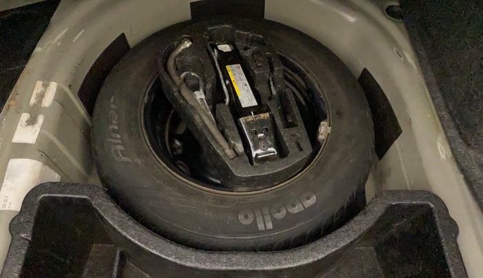 2014 Skoda Rapid AMBITION 1.6 TDI CR MT PLUS, Diesel, Manual, 68,670 km, Spare Tyre