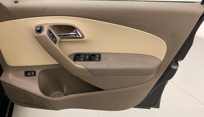 2014 Skoda Rapid AMBITION 1.6 TDI CR MT PLUS, Diesel, Manual, 68,670 km, Driver Side Door Panels Control