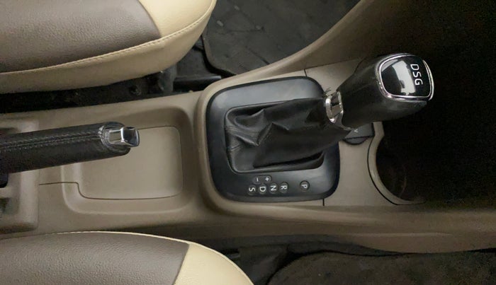 2014 Skoda Rapid AMBITION 1.6 TDI CR MT PLUS, Diesel, Manual, 68,670 km, Gear Lever