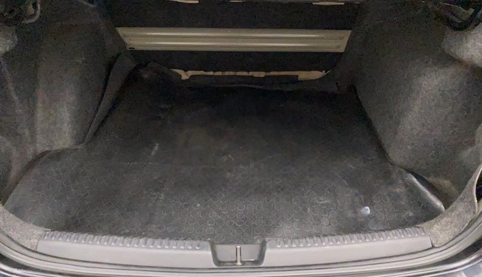 2014 Skoda Rapid AMBITION 1.6 TDI CR MT PLUS, Diesel, Manual, 68,670 km, Boot Inside