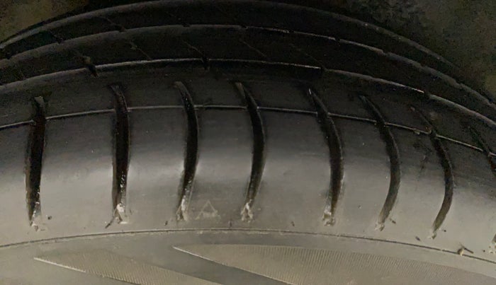 2014 Skoda Rapid AMBITION 1.6 TDI CR MT PLUS, Diesel, Manual, 68,670 km, Right Rear Tyre Tread