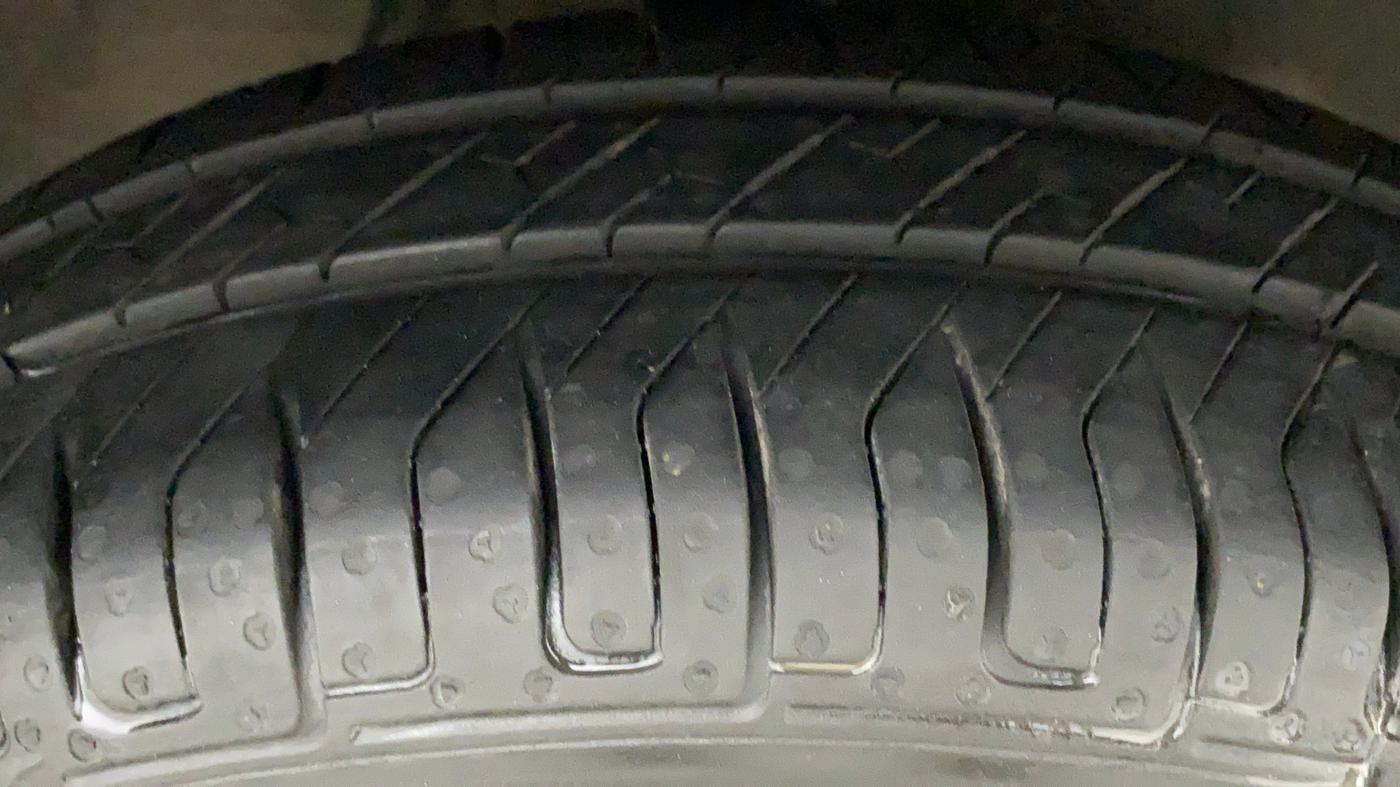 2015 Maruti Alto K10 LXI CNG, CNG, Manual, 47,689 km, Right Rear Tyre Tread