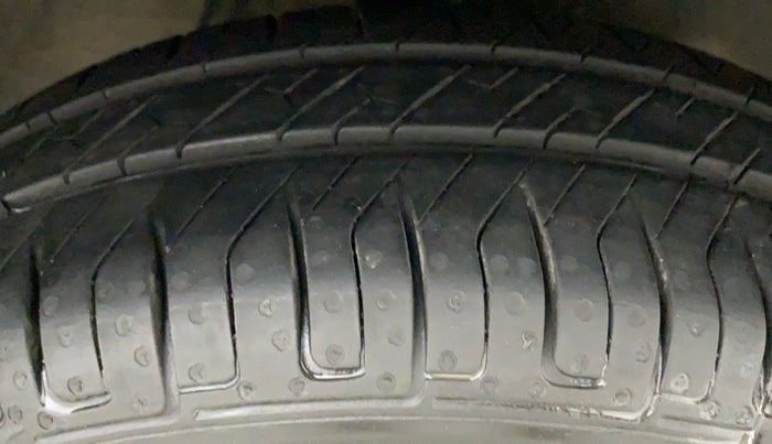 2015 Maruti Alto K10 LXI CNG, CNG, Manual, 47,689 km, Right Rear Tyre Tread