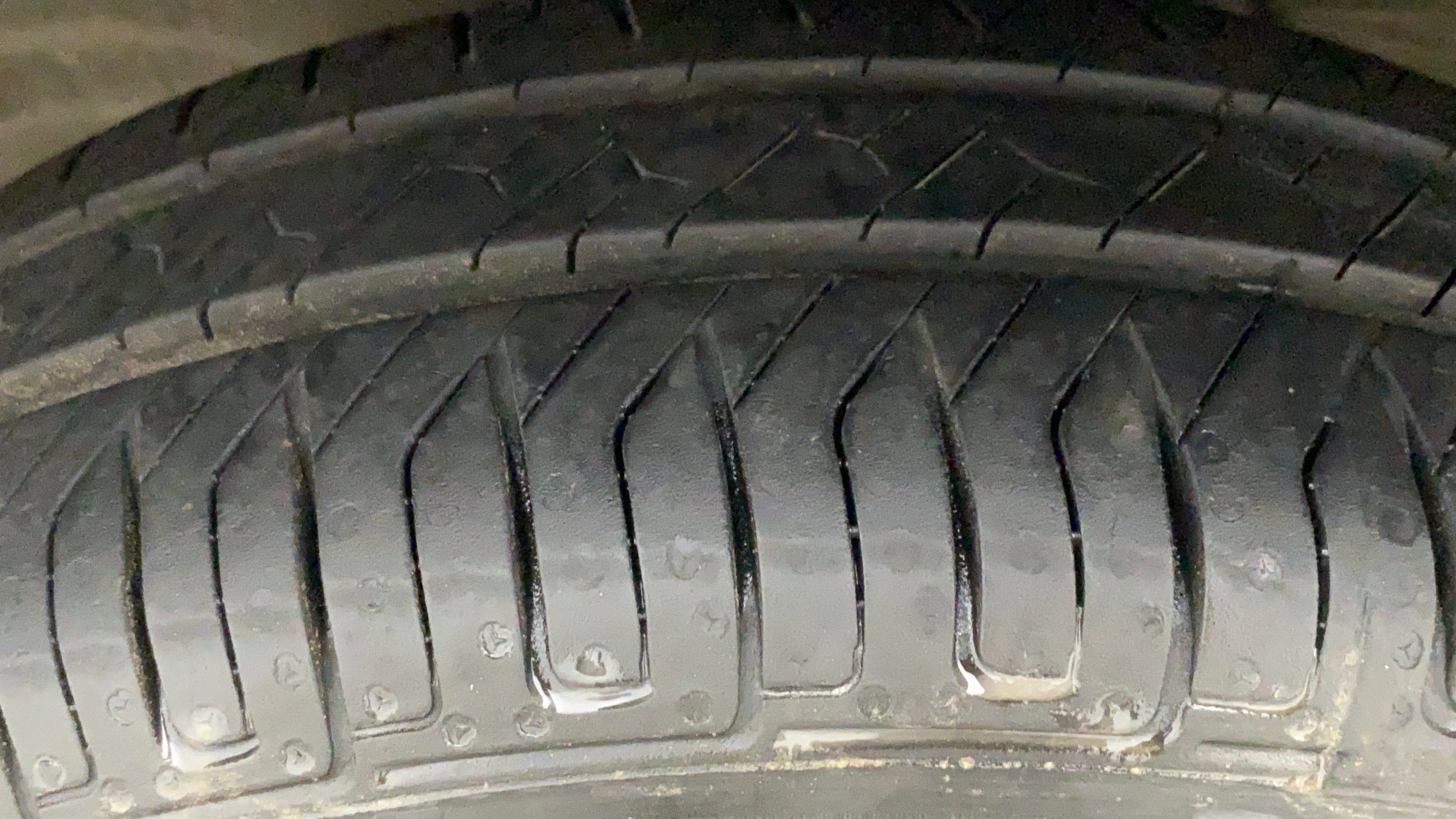 2015 Maruti Alto K10 LXI CNG, CNG, Manual, 47,689 km, Left Front Tyre Tread