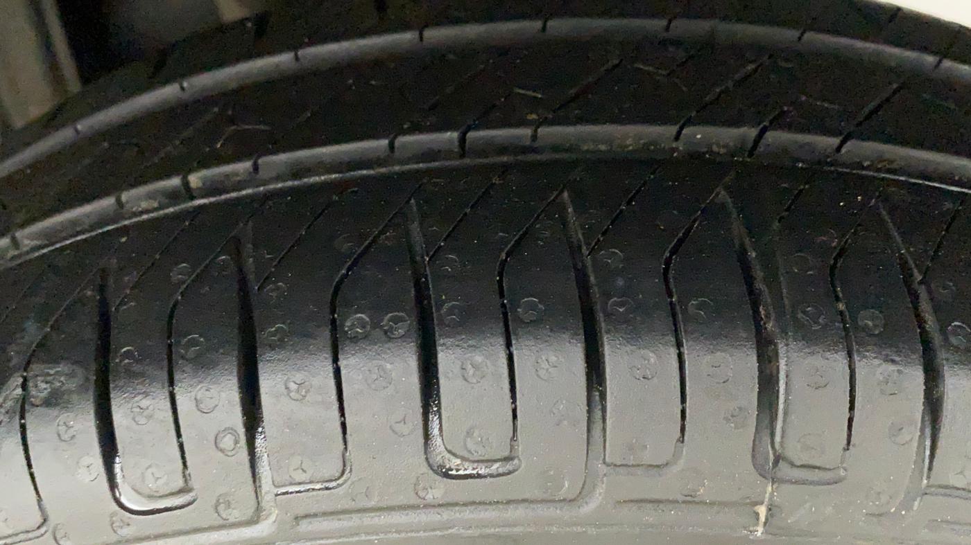 2015 Maruti Alto K10 LXI CNG, CNG, Manual, 47,689 km, Left Rear Tyre Tread