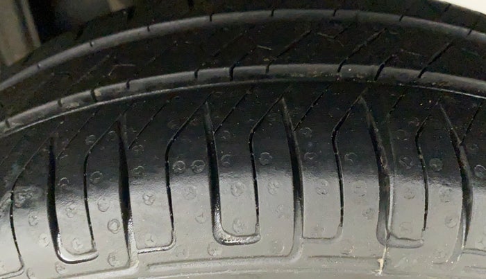 2015 Maruti Alto K10 LXI CNG, CNG, Manual, 47,689 km, Left Rear Tyre Tread