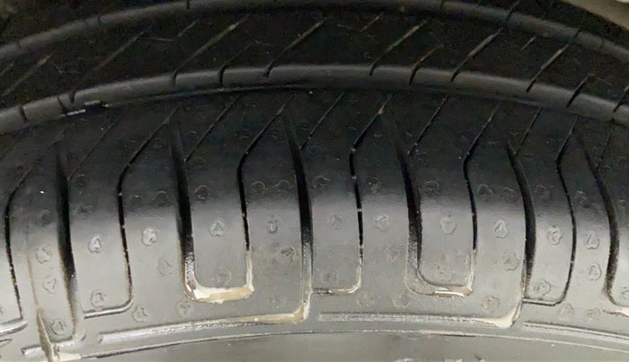 2015 Maruti Alto K10 LXI CNG, CNG, Manual, 47,689 km, Right Front Tyre Tread