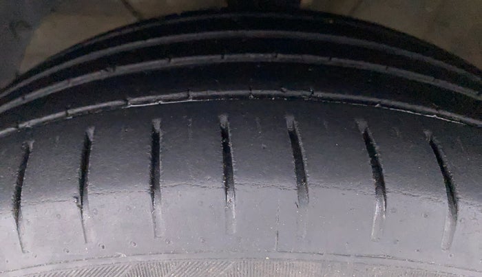 2020 Toyota Glanza V CVT, Petrol, Automatic, 39,377 km, Left Front Tyre Tread