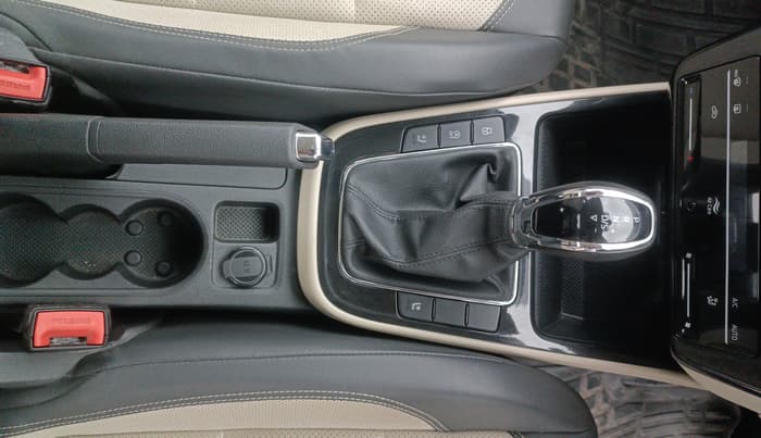2022 Skoda SLAVIA STYLE 1.5L TSI DSG, Petrol, Automatic, 28,202 km, Gear Lever