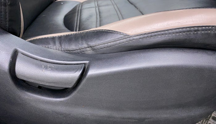 2016 Hyundai Creta E PLUS 1.6 PETROL, Petrol, Manual, 95,667 km, Driver Side Adjustment Panel