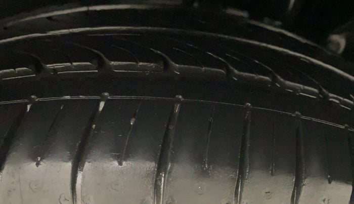 2015 Maruti Ertiga ZXI, Petrol, Manual, 65,078 km, Left Rear Tyre Tread
