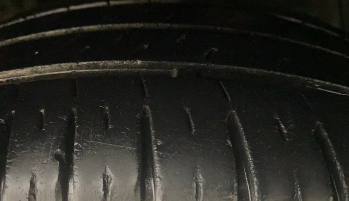 2015 Maruti Ertiga ZXI, Petrol, Manual, 65,078 km, Right Front Tyre Tread