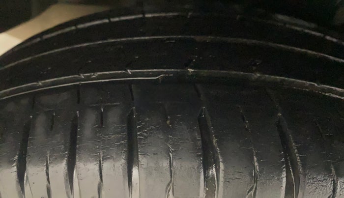 2015 Maruti Ertiga ZXI, Petrol, Manual, 65,078 km, Right Rear Tyre Tread