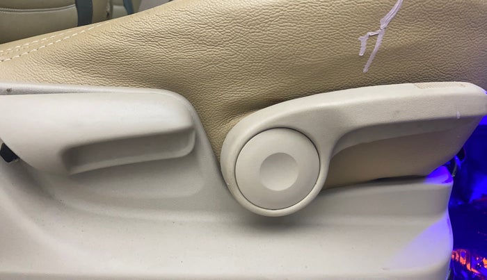 2015 Maruti Ertiga ZXI, Petrol, Manual, 65,078 km, Driver Side Adjustment Panel