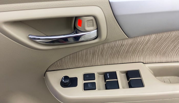 2015 Maruti Ertiga ZXI, Petrol, Manual, 65,078 km, Driver Side Door Panels Control