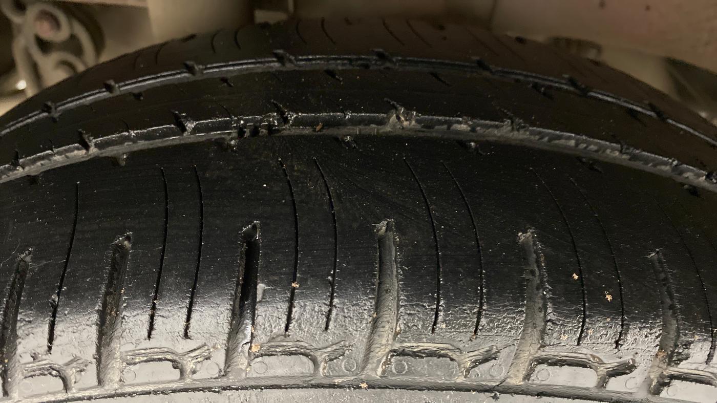 2016 Mahindra Kuv100 K8 D 6 STR, Diesel, Manual, 52,369 km, Right Rear Tyre Tread