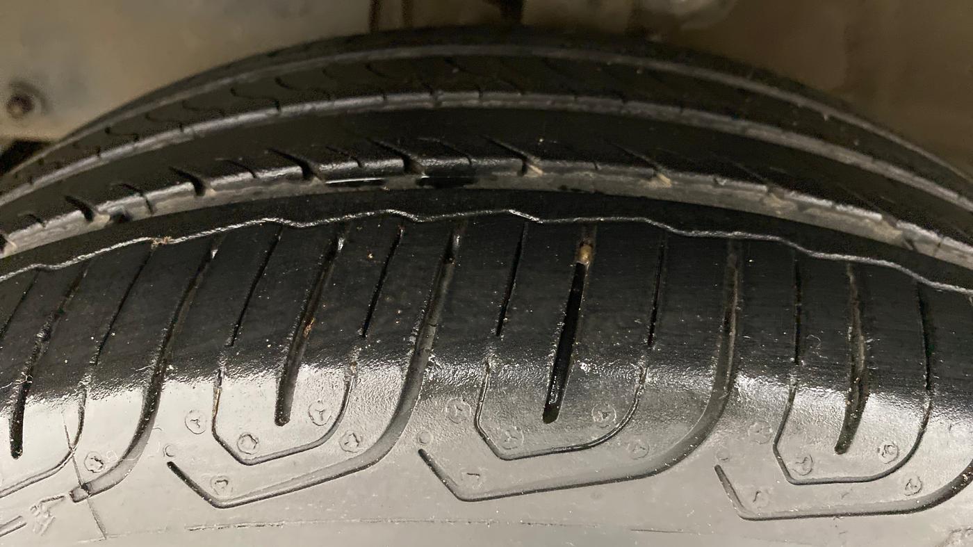 2016 Mahindra Kuv100 K8 D 6 STR, Diesel, Manual, 52,369 km, Left Front Tyre Tread